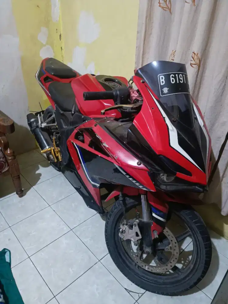 Honda CBR150r 2015