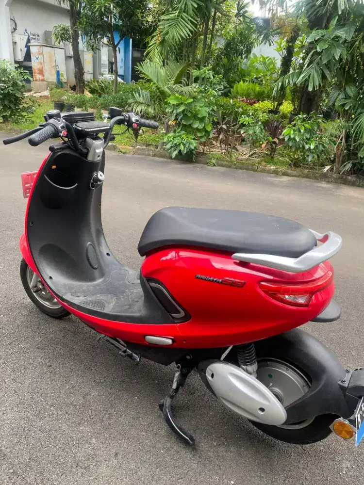 Motor listrik dengan battery lithium dan bisa di charge dirumah