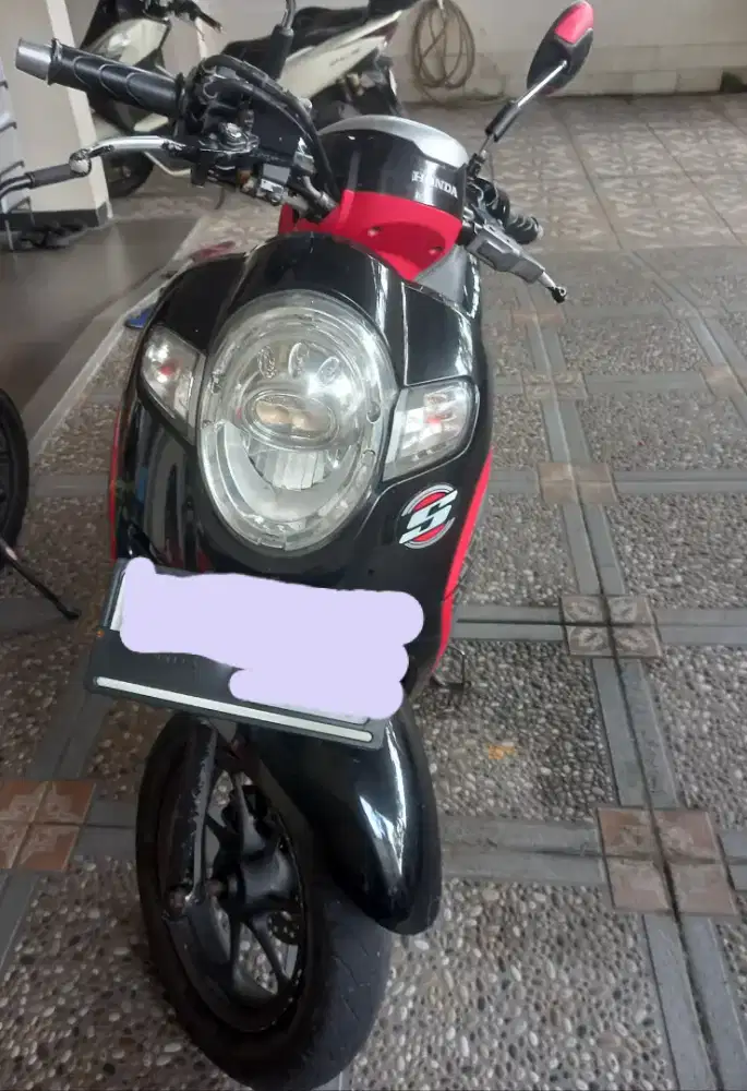 Jual scoopy th 2019 bodi mulus