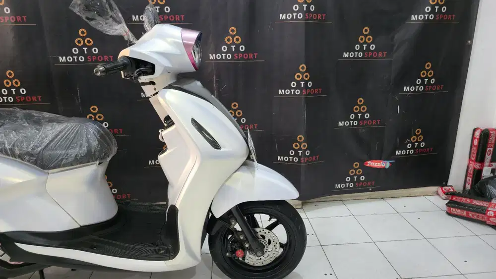 YAMAHA grand filano LUX 125 2023 hybrid connected keyless