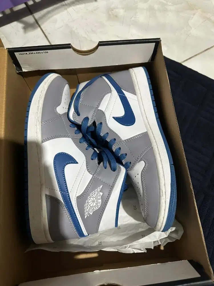 Nike air jordan 1 mid true blue