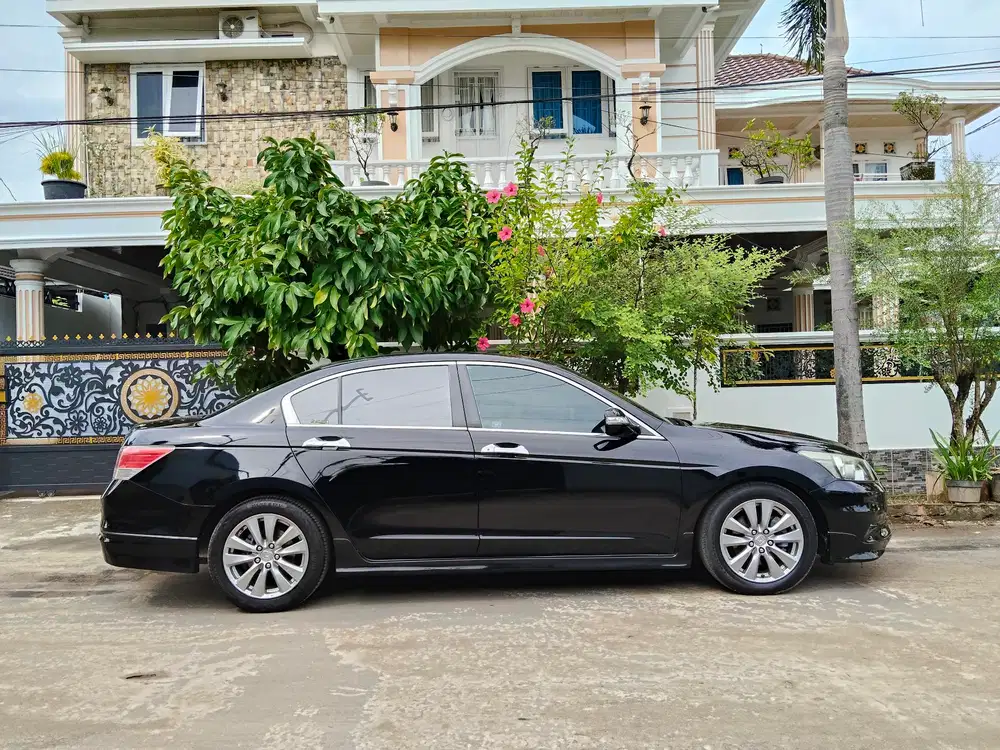 HONDA ACCORD VTI-L AUTOMATIC 2012