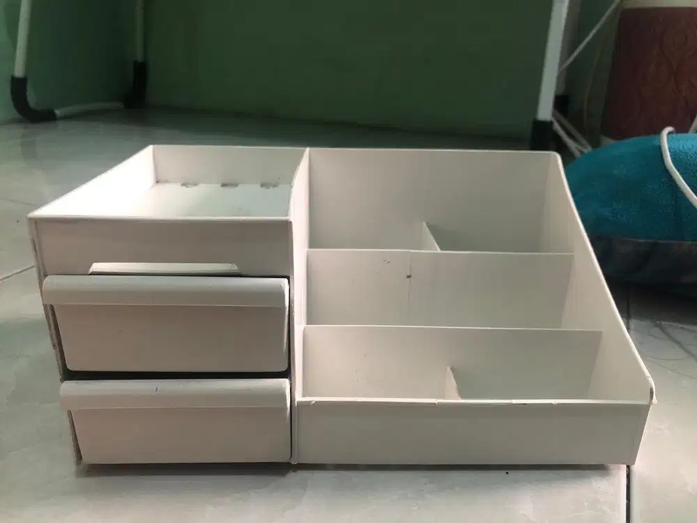 rak kosmetik preloved