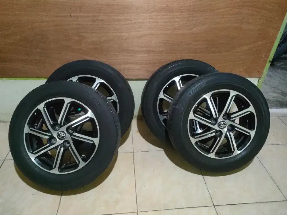 Velg dan Ban Copotan Agya TRD Sportivo Original
