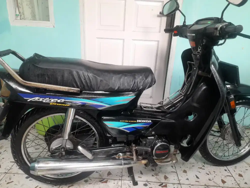 Astrea Grand Hitam 1995