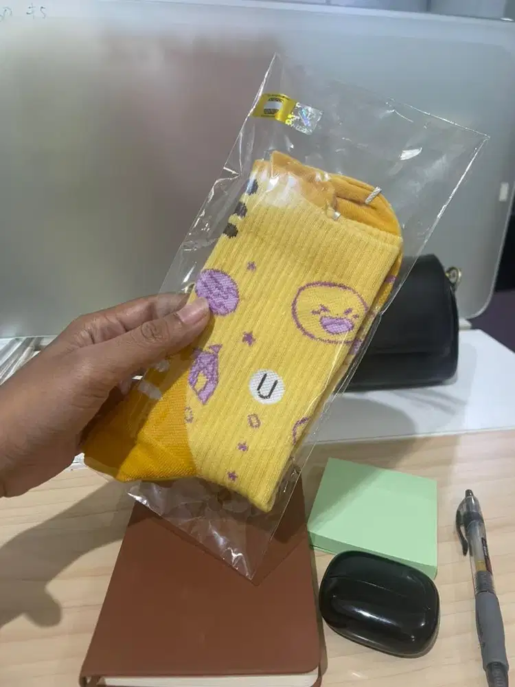 Nailong kaos kaki panjang