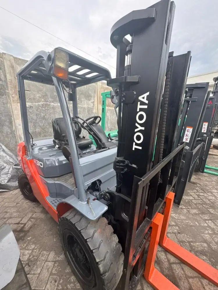 Forklift Toyota 3 Ton manual bekas