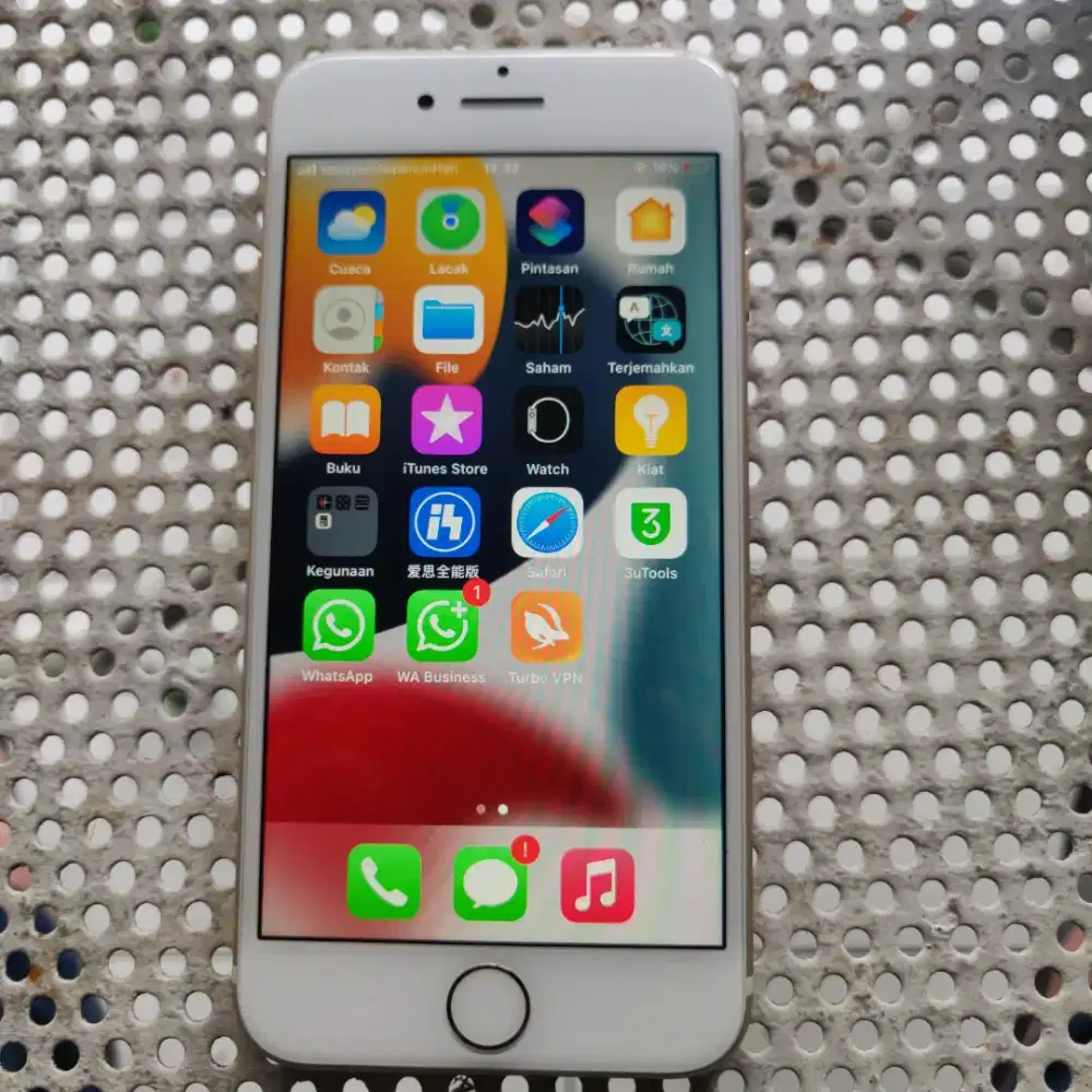 Di jual iPhone 7 ram 3/32