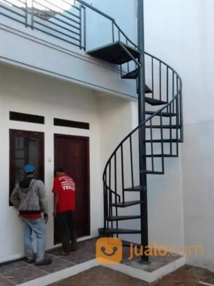 Tangga besi pembuatan dan pemasangan