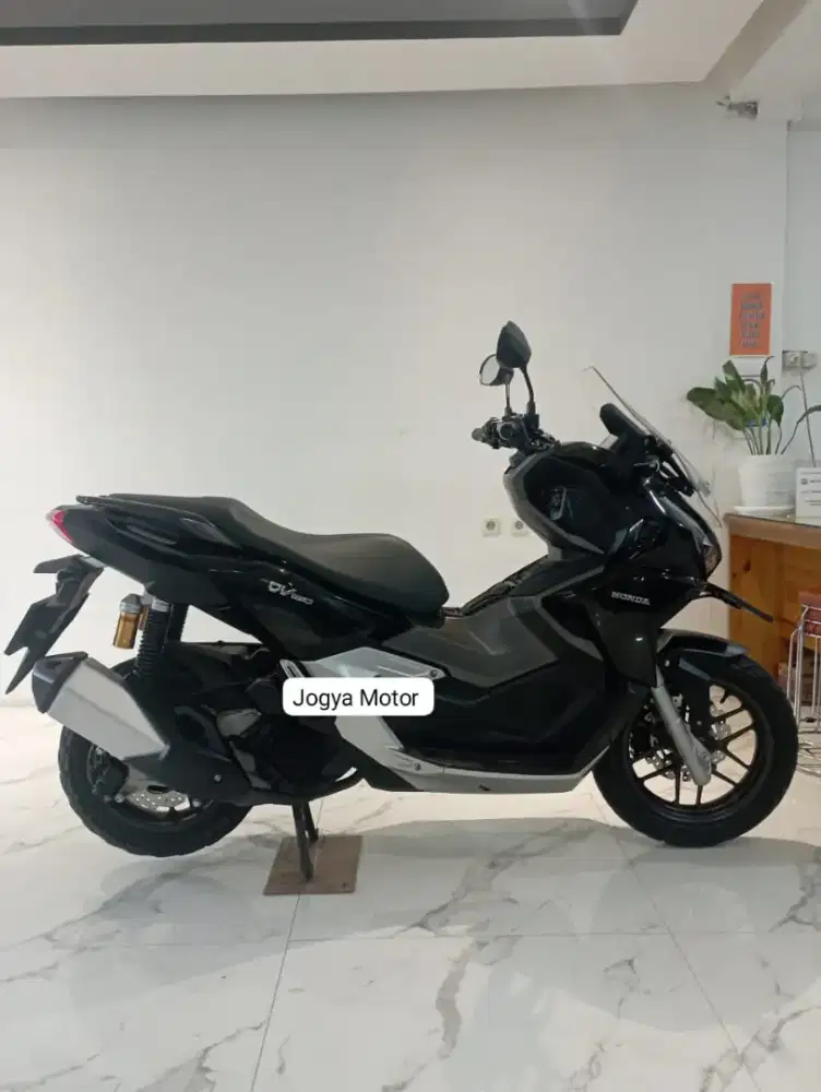 [R] ADV 160 CBS 2024