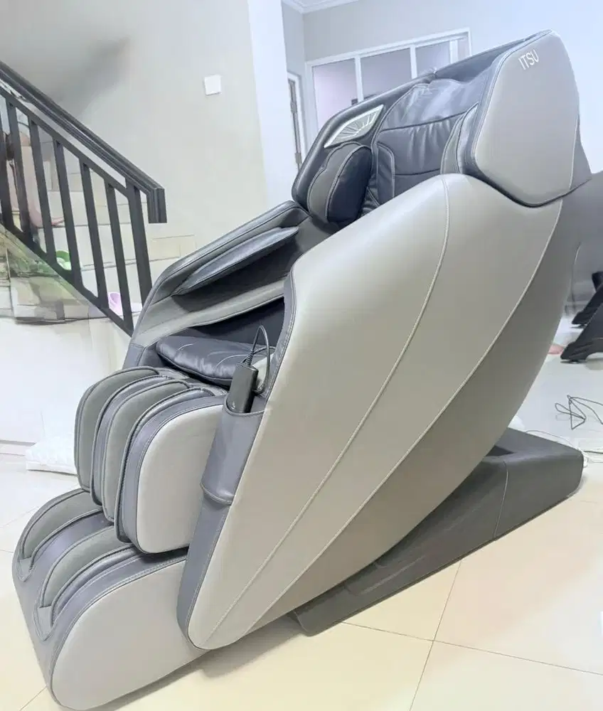 Kursi Pijat Itsu Prime Omni.