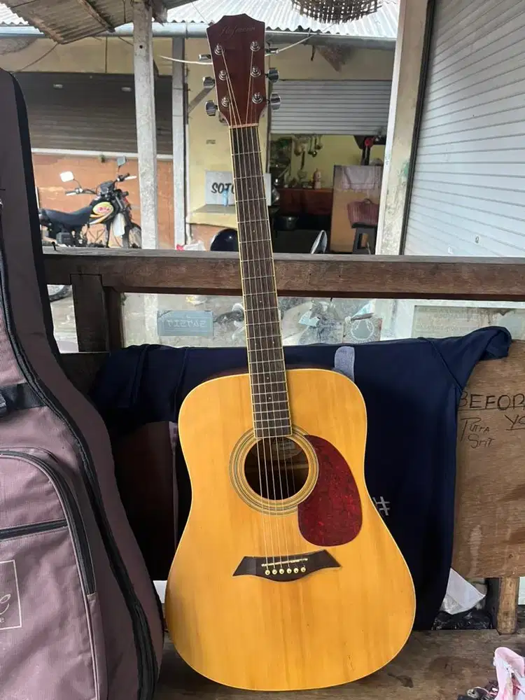 Dijual gitar sekalian softcase