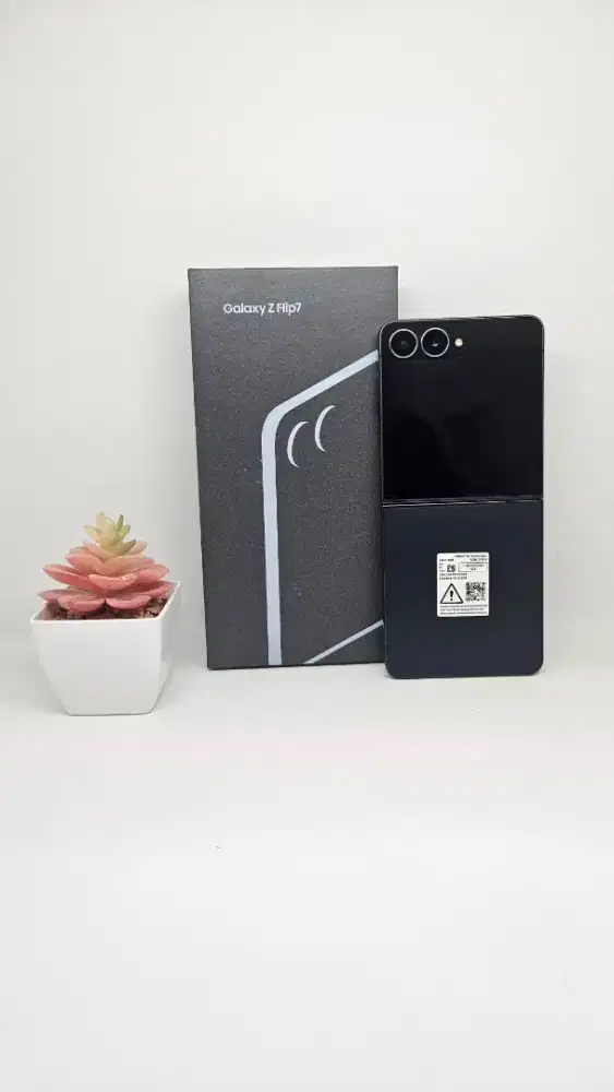 Samsung Galaxy Z Flip 7 12/256 GB (Jetblack) SEIN 30-09-2026 Like new
