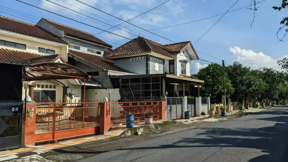 Dijual Rumah 2 lantai ready di pinggir jl Yudhistira Mapagan Ungaran