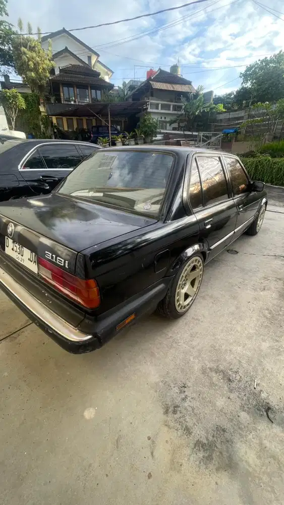 BMW 318i 1987 Bensin