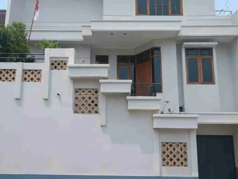 Rumah 2,5 Lantai Bukitsari Dekat Tol Tembalang Renov Minor Biar Mewah