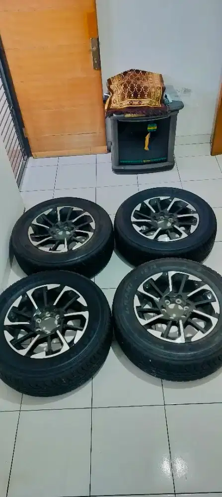 Dijual Velg+Ban OEM Fortuner GR 2022