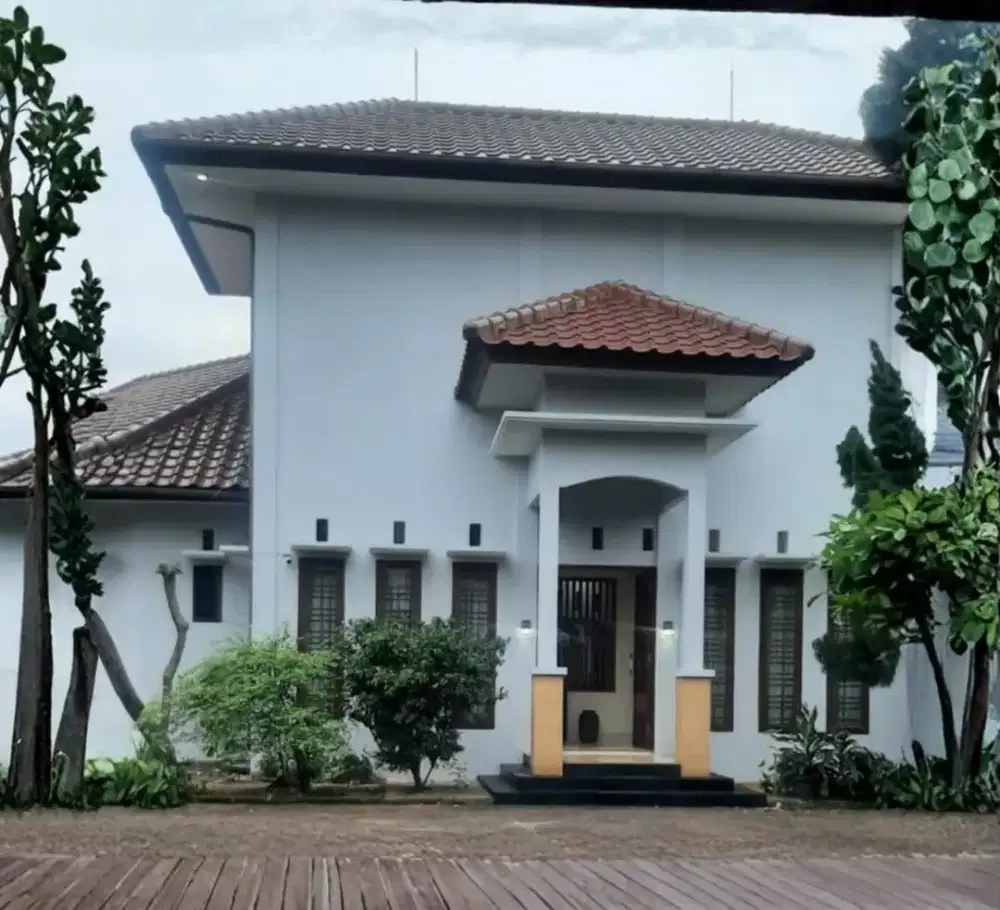 Rumah Kebun Luas dan Asri