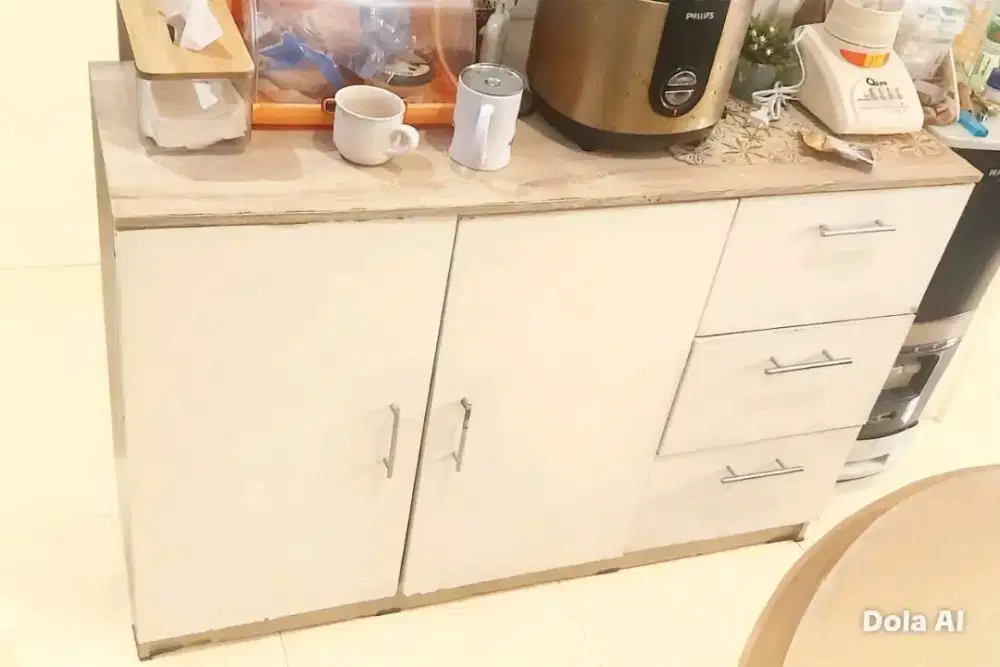 Meja minimalis serbaguna