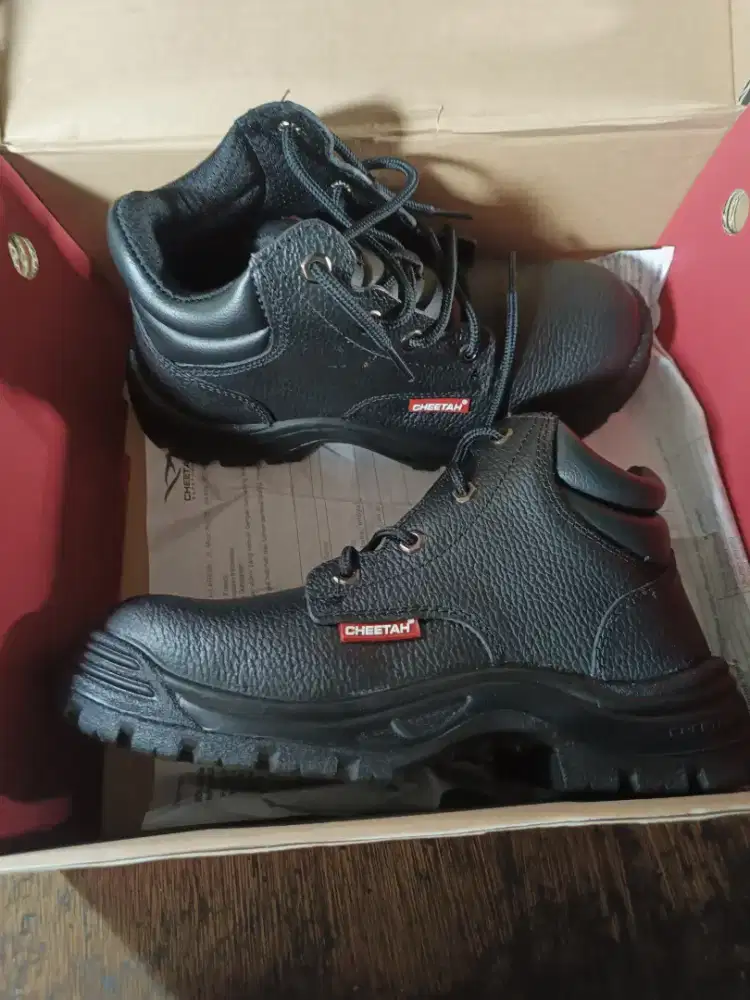 Sepatu safety cheetah baru