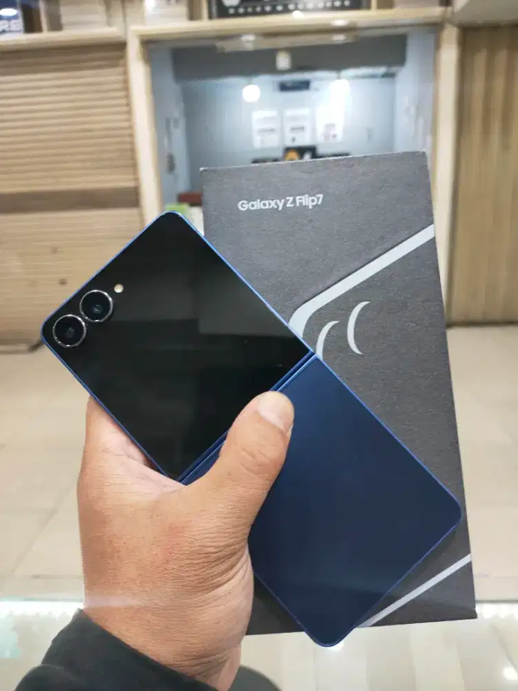 SAMSUNG Z FLIP 7 SEBULAN PAKE .LIKE NEW