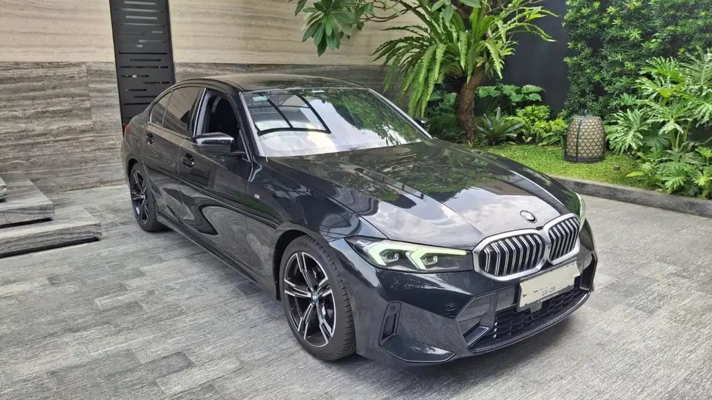 BMW 320i 2023 Bensin