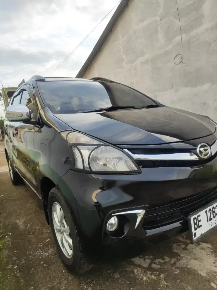 Xenia Tahun 2012 warna hitam favorit lelaki