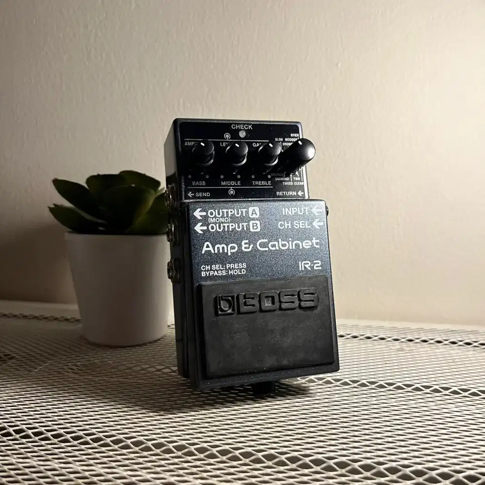 Boss IR-2 Amp & Cabinet IR2 IR Cab Simulator Efek Pedal Gitar Bekas
