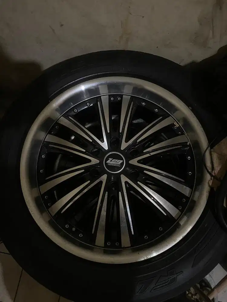 Velg Ring 20 dan Ban ex fortuner