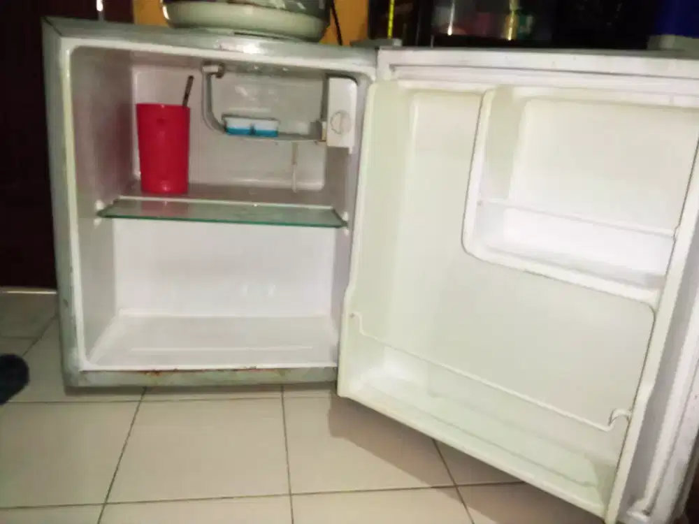 Kulkas mini portabel merk Sanken normal jaya