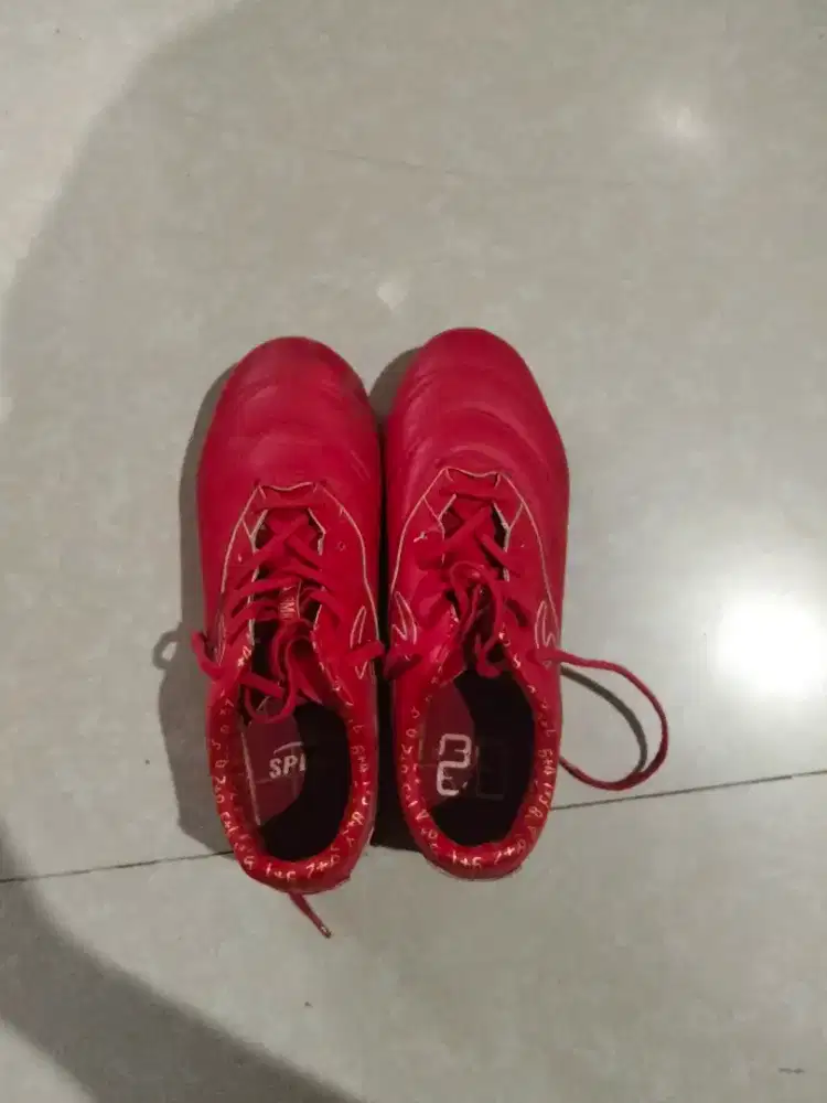 Dijual Sepatu Bola SPECS Original Ukuran 40, warna merah
Kondisi aman
