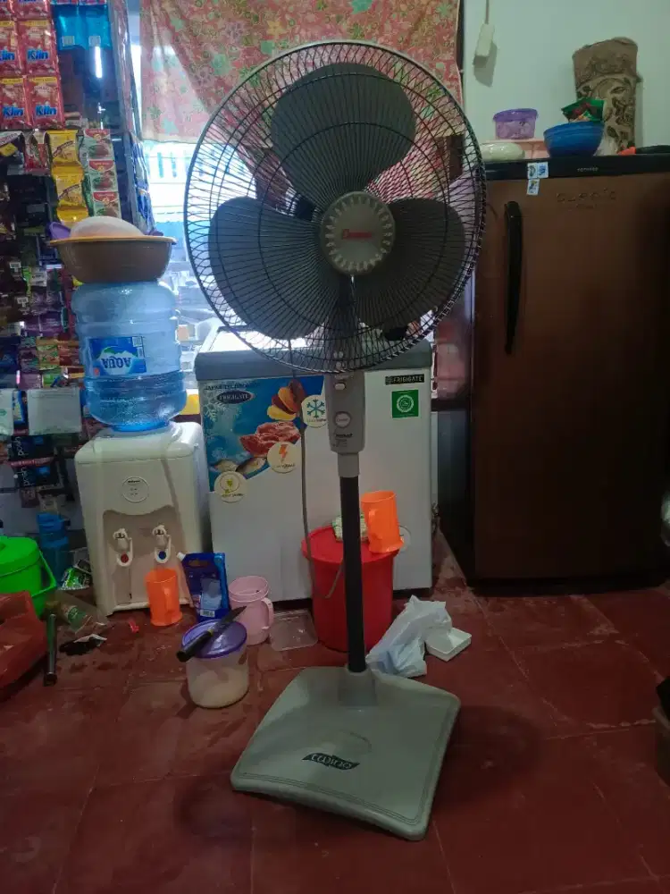 kipas angin berdiri
