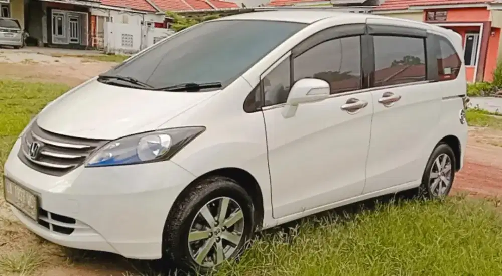HONDA FREED E PSD METIK 2012