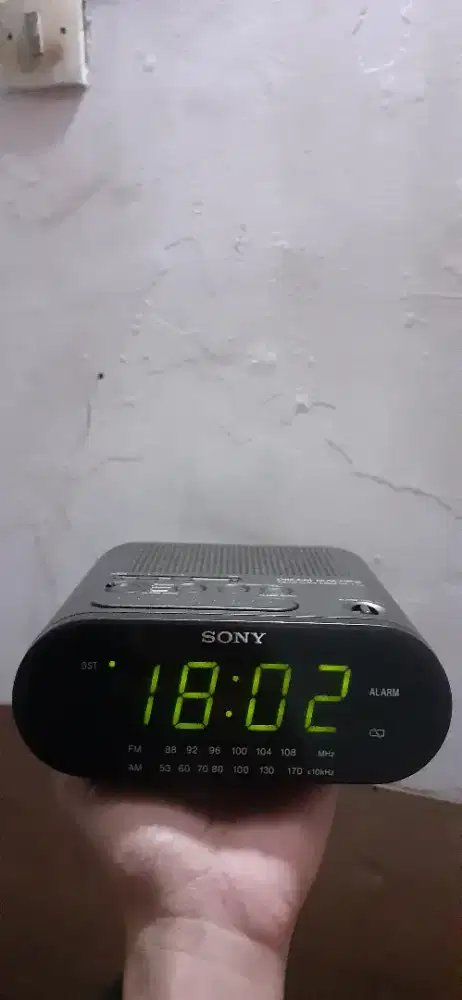 Sony ICF C218 Digital Alarm Radio Am Fm Clock