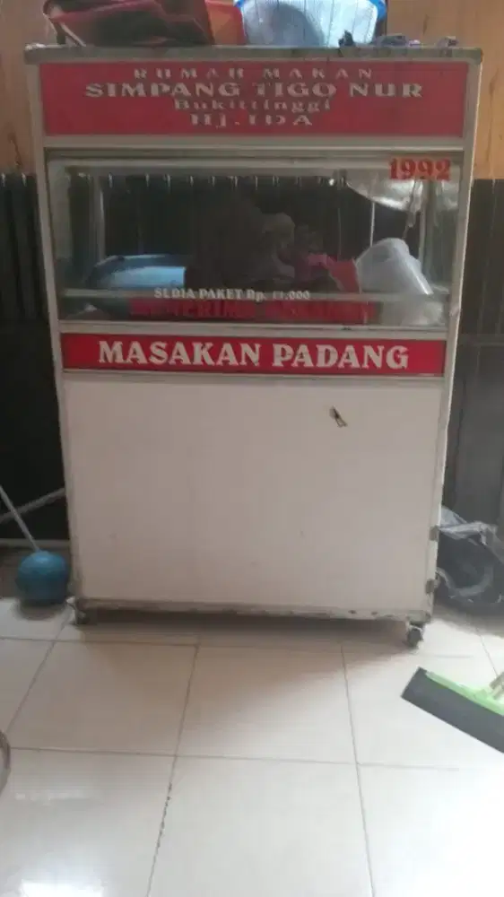 Etalase nasi padang