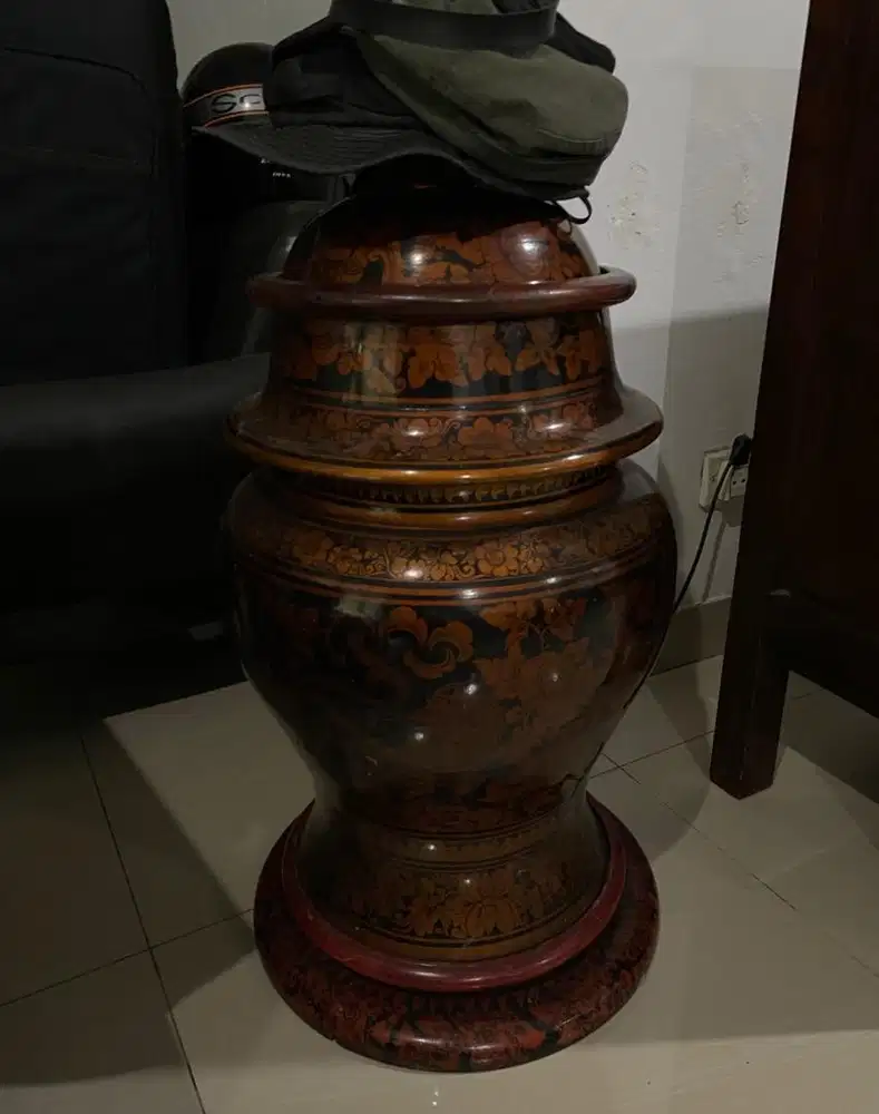 Guci Kayu Jati Antik