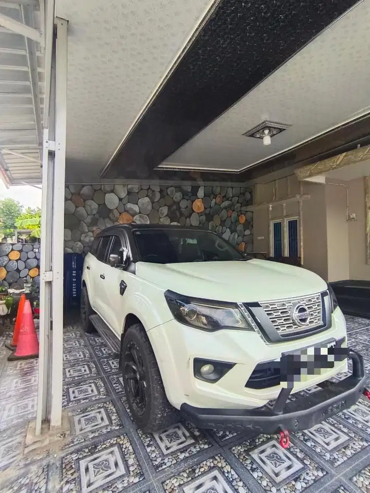 Nissan Terra terawat tangan pertama dari baru