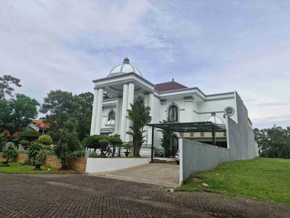 Rumah Megah dan Mewah di Bukit Golf BSD City Lengkap Dengan Taman dan Kolam Renang