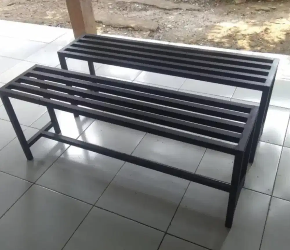 Bangku Taman, Bangku Besi