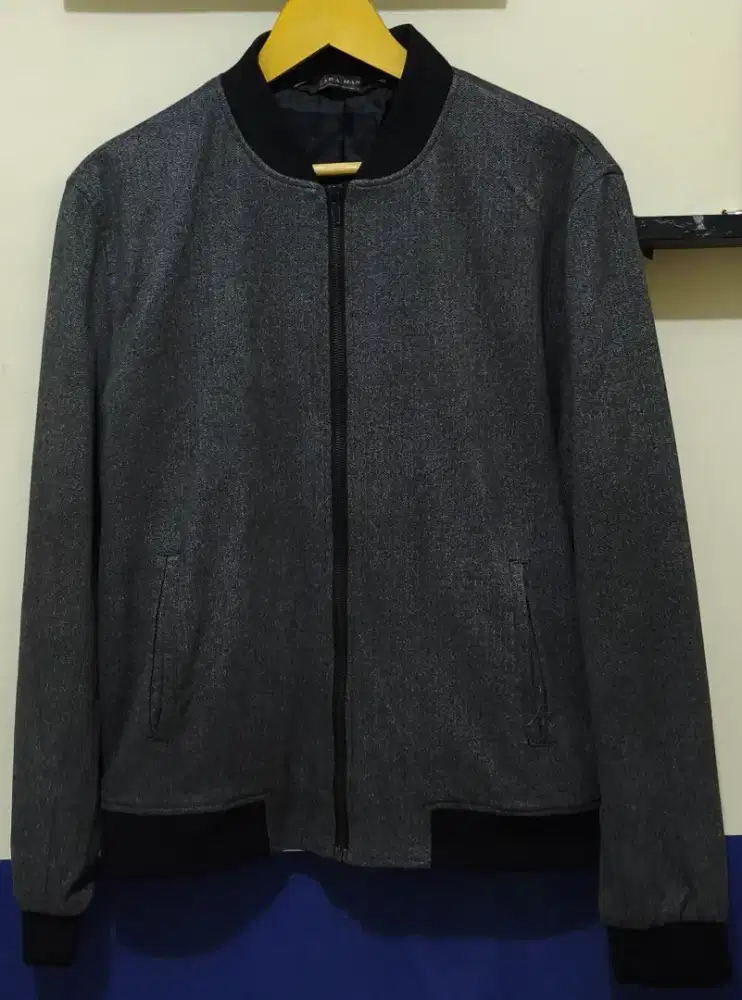Jual Jaket Preloved Warna Abu-Abu Hitam