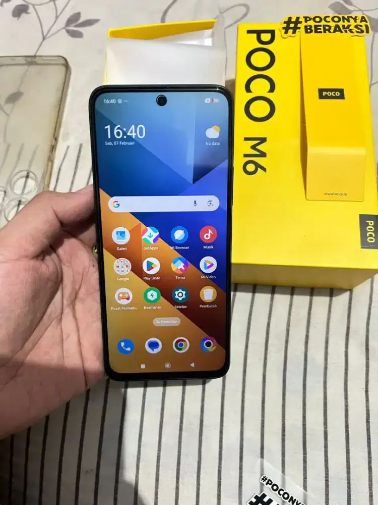Poco m6 8/256 GB