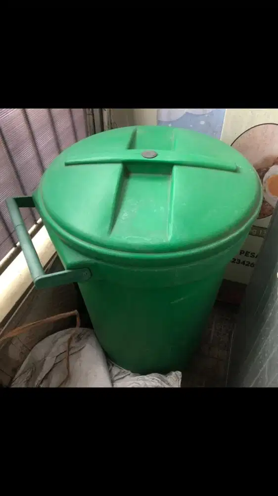 Tempat sampah besar