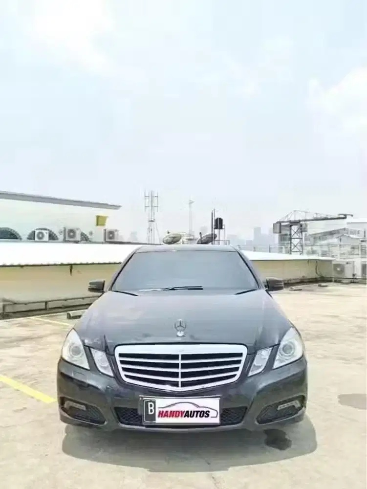 Mercedes Benz E300 Avantgarde Panoramic Tahun 2010 Automatic Hitam