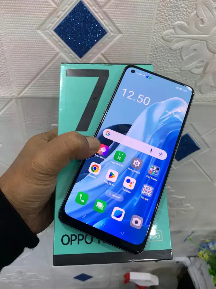Oppo reno 7z 5g 8/128 resmi Indonesia garansi personal 1 bulan