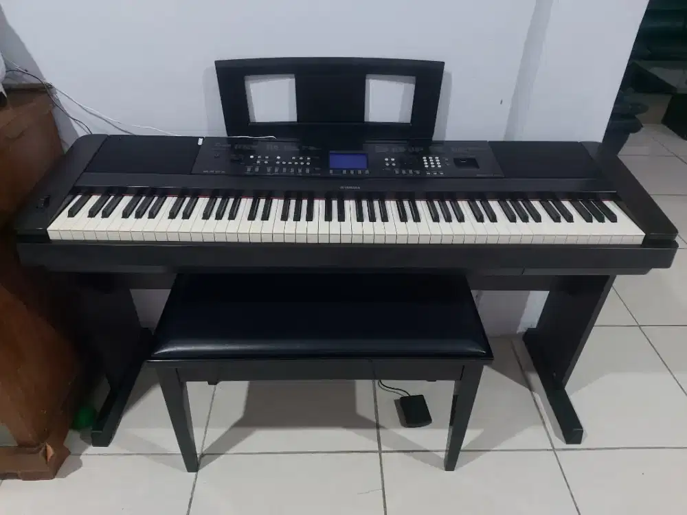 PIANO DIGITAL YAMAHA DGX 650B