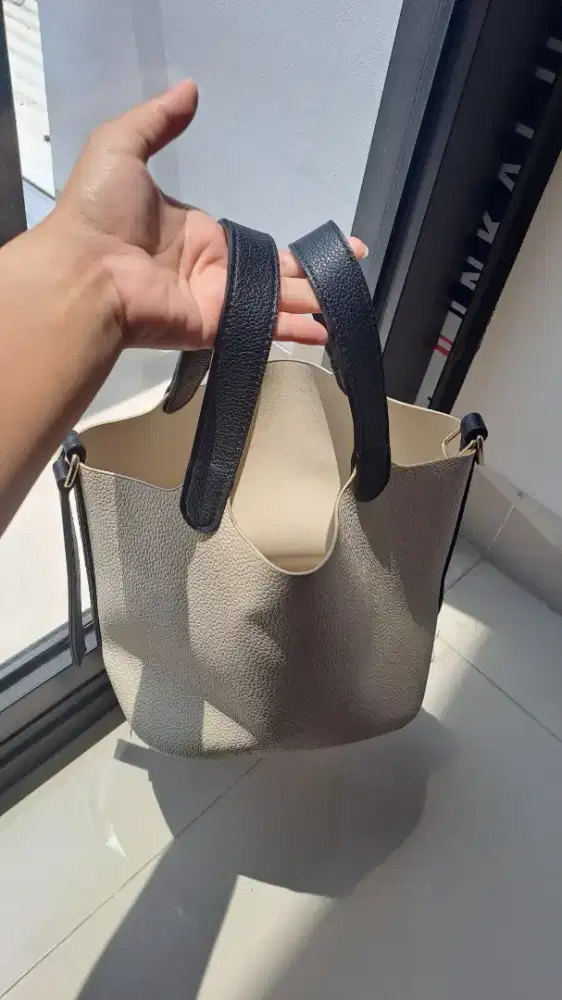 Tas Tenteng Age Free Cream