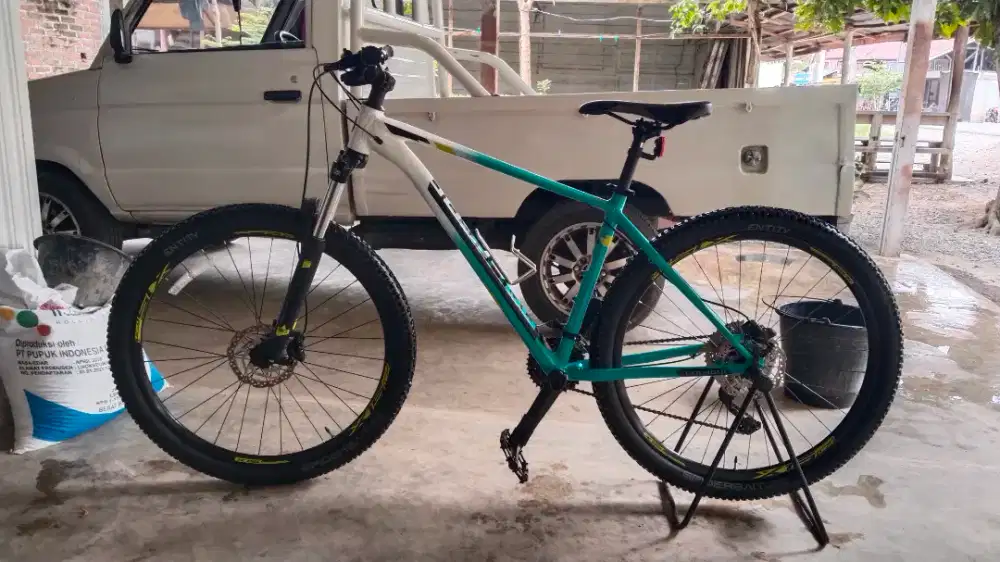 Sepeda Merk Poligon Xtrada 5 Limited Edition 2020