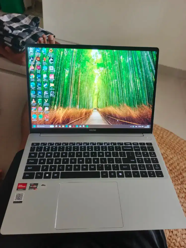 Laptop Tecno K15S, seperti baru
