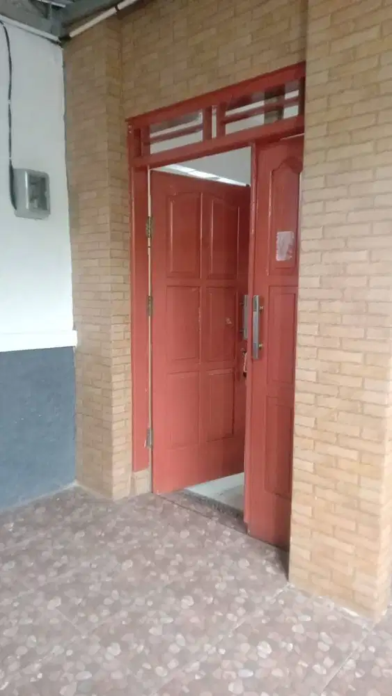 Disewakan tahunan rumah deket kelurahan grogol limo depok