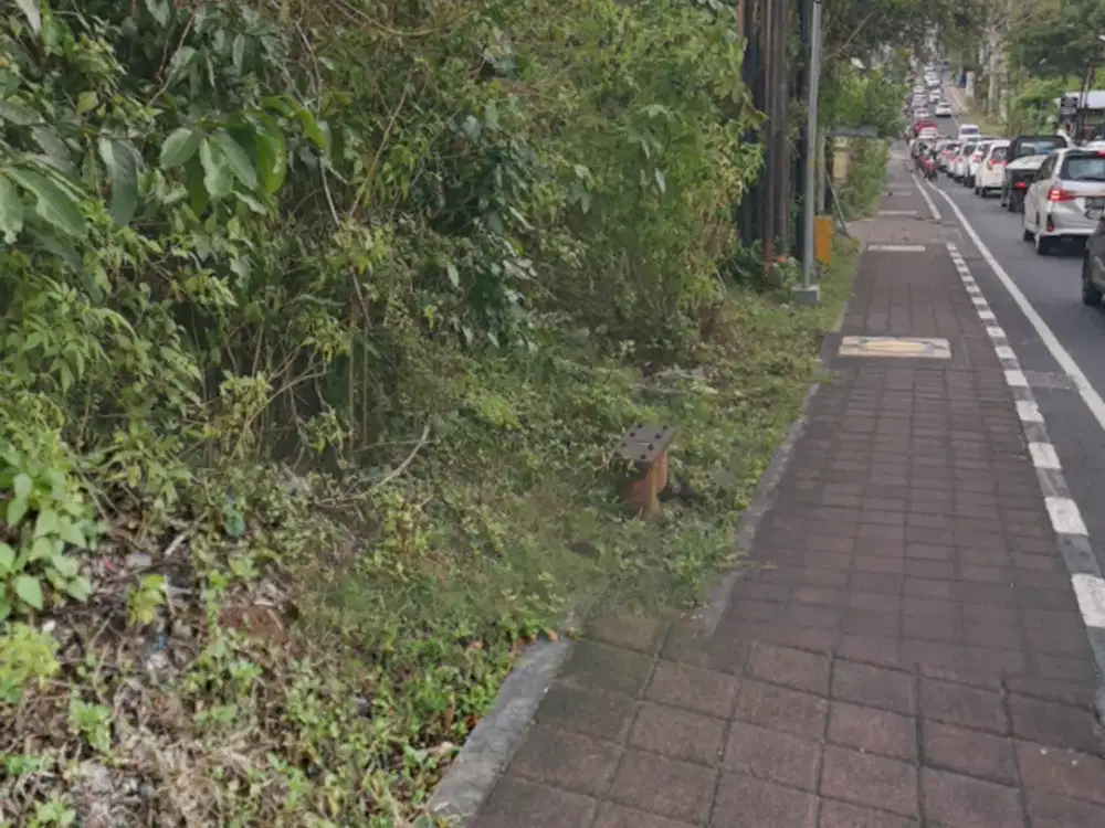 Lahan premium di jalan utama uluwatu depan hotel fourpoint  cocok untuk segala usaha